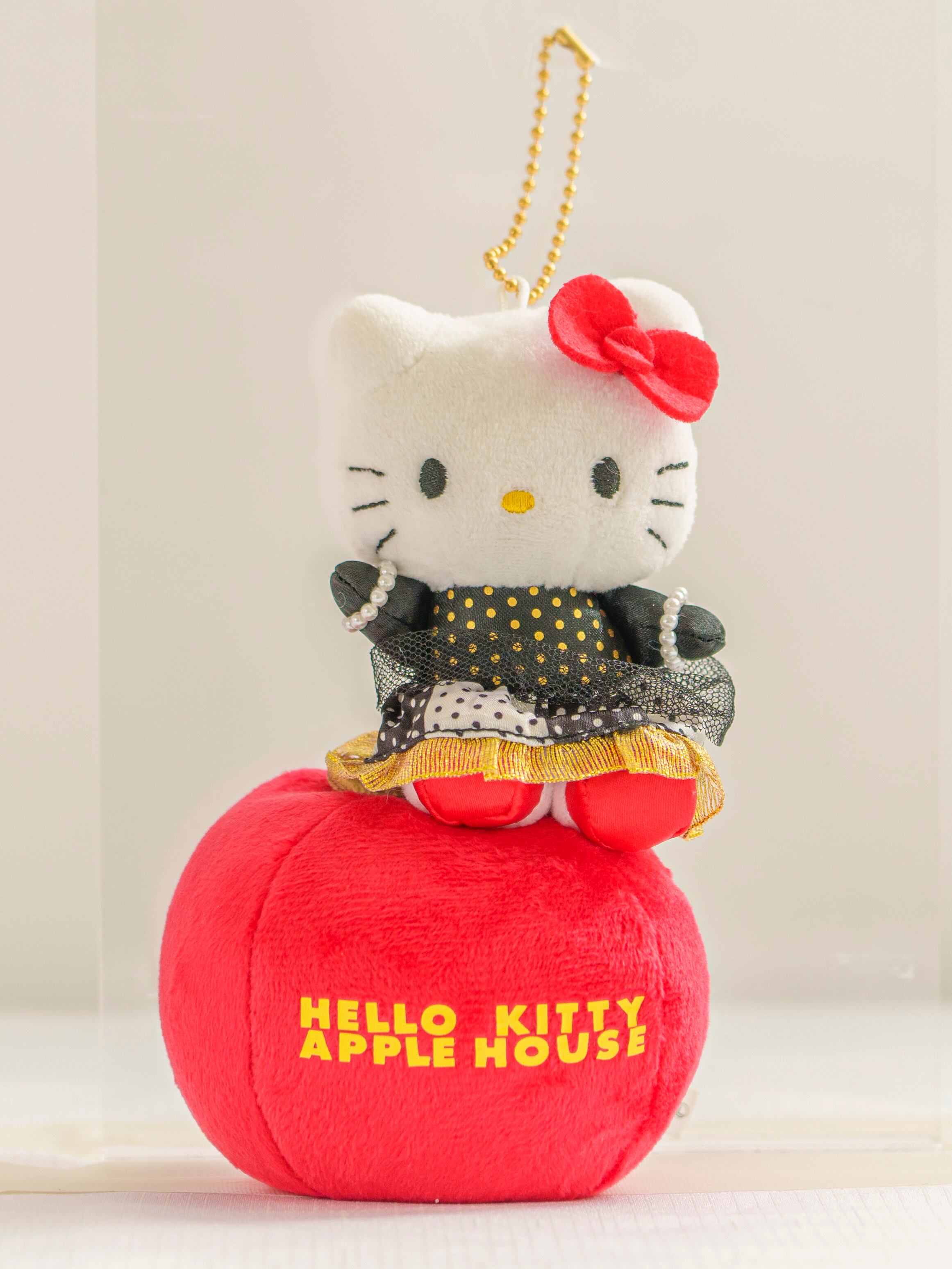 HELLO KITTY APPLE HOUSE】 おすわりりんごマスコット | hkappleland
