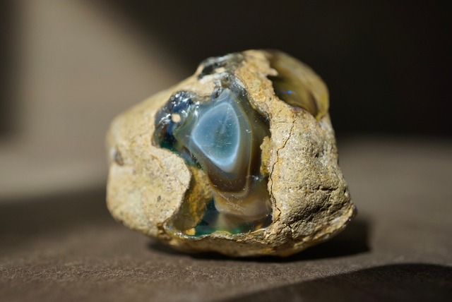 エッグ・イン・オパール Opal Egg 1087