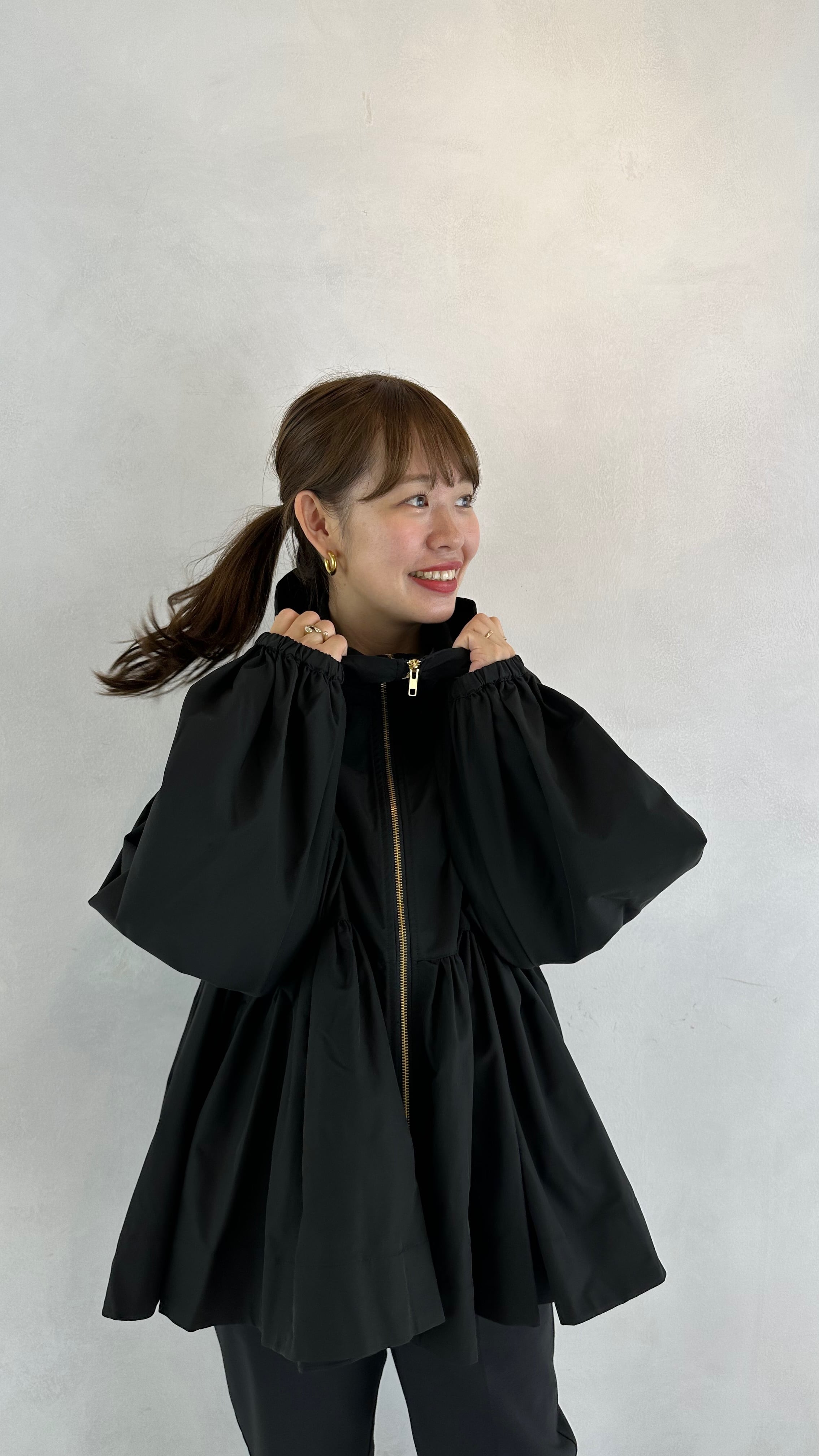 フリルギャザーマウンテンパーカー_ブラック | YOIHI 