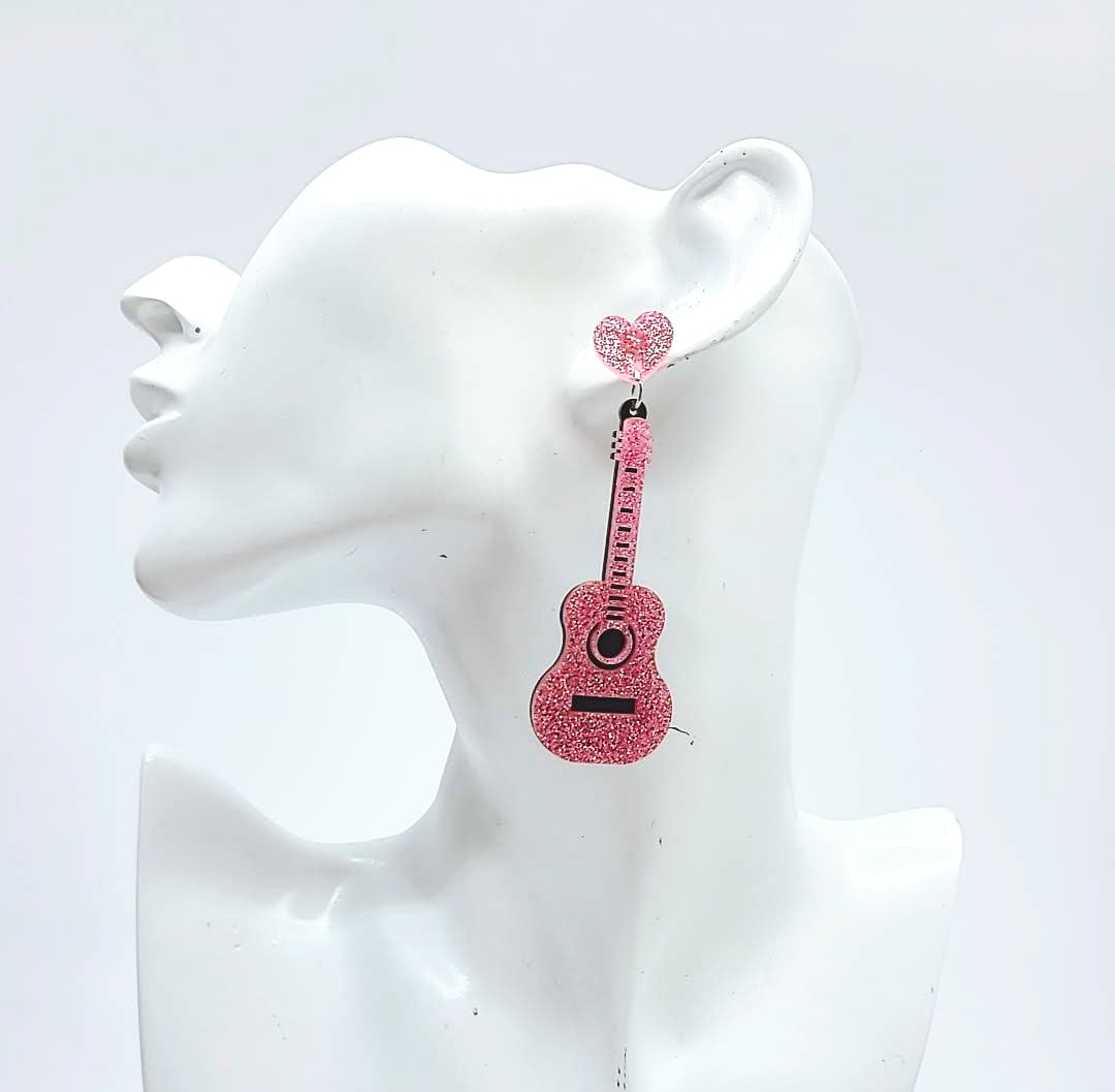 キラキラハートにギターピアス イヤリング ギター 楽器 ハート 音楽