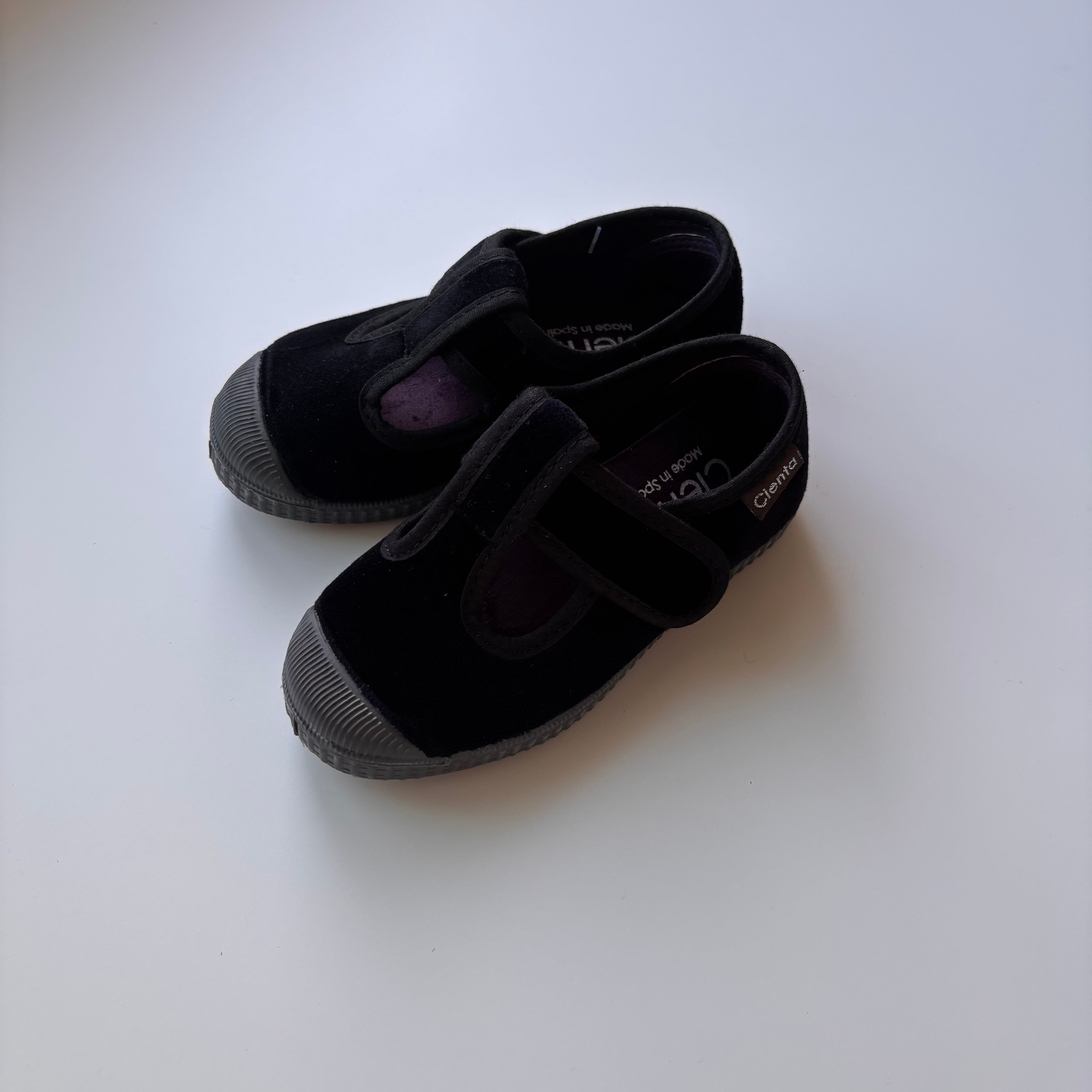 【即納】cienta / Velour Tstrap / Negro (Black)