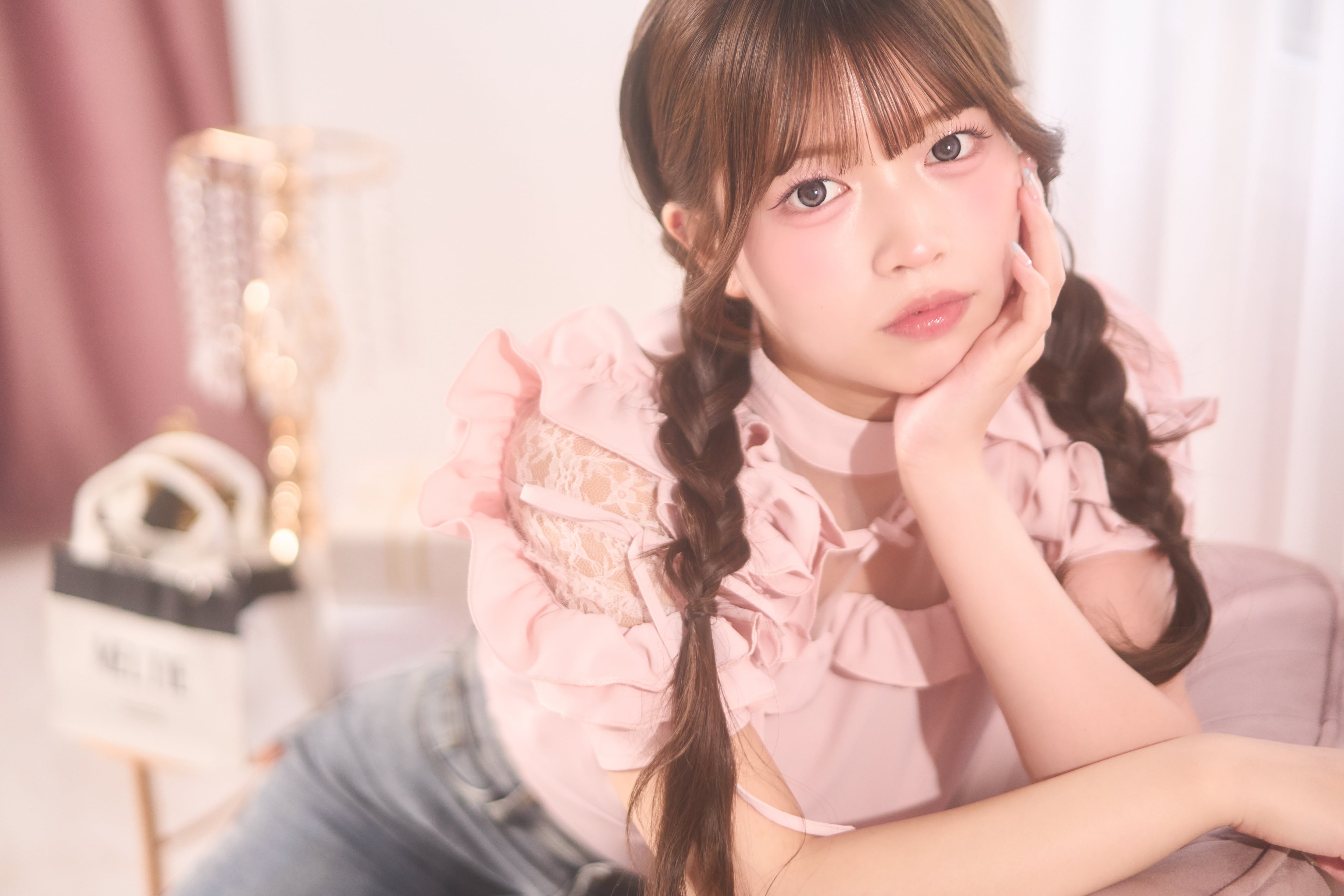 きらきらショルダーフリルブラウス