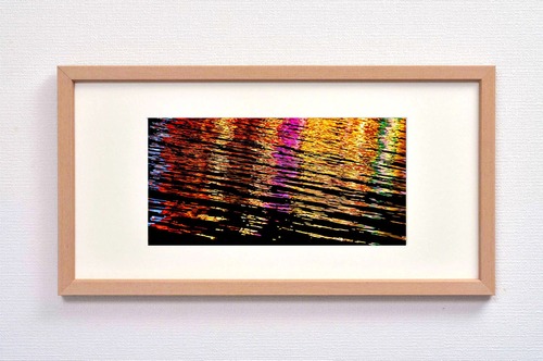 カラフルな水面