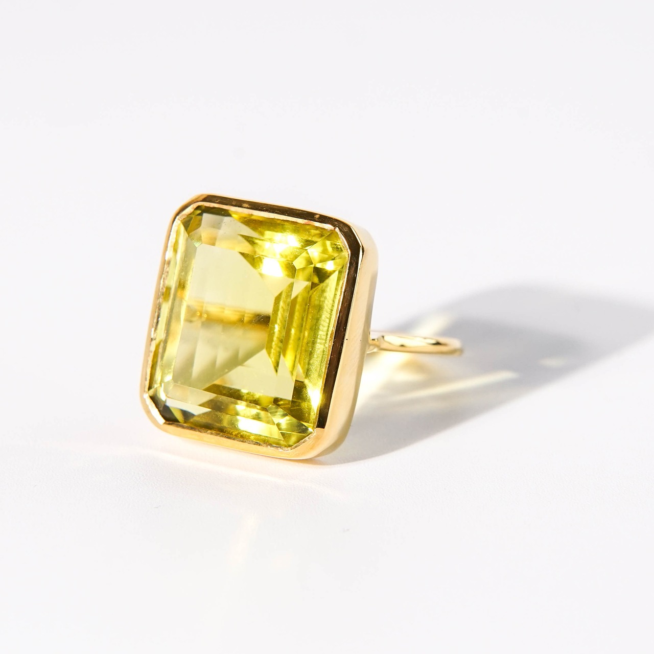 【15号-B】グリーンゴールドレモンクォーツ リング（グラン）