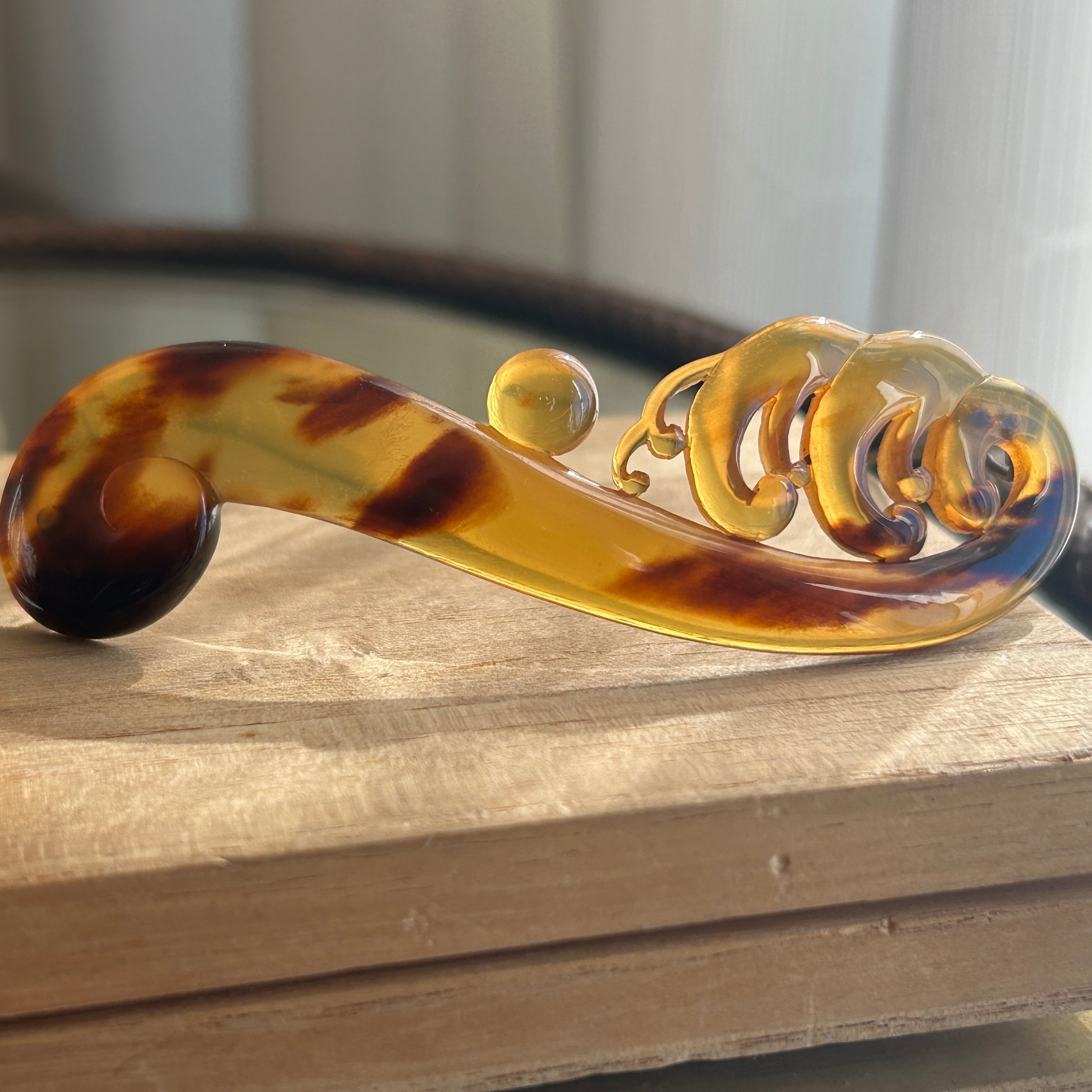 アンティーク　浪に飛沫しらたまの髪留め