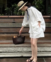 リネンライク セットアップシャツ ― 頑張りすぎない、大人の夏スタイル ―