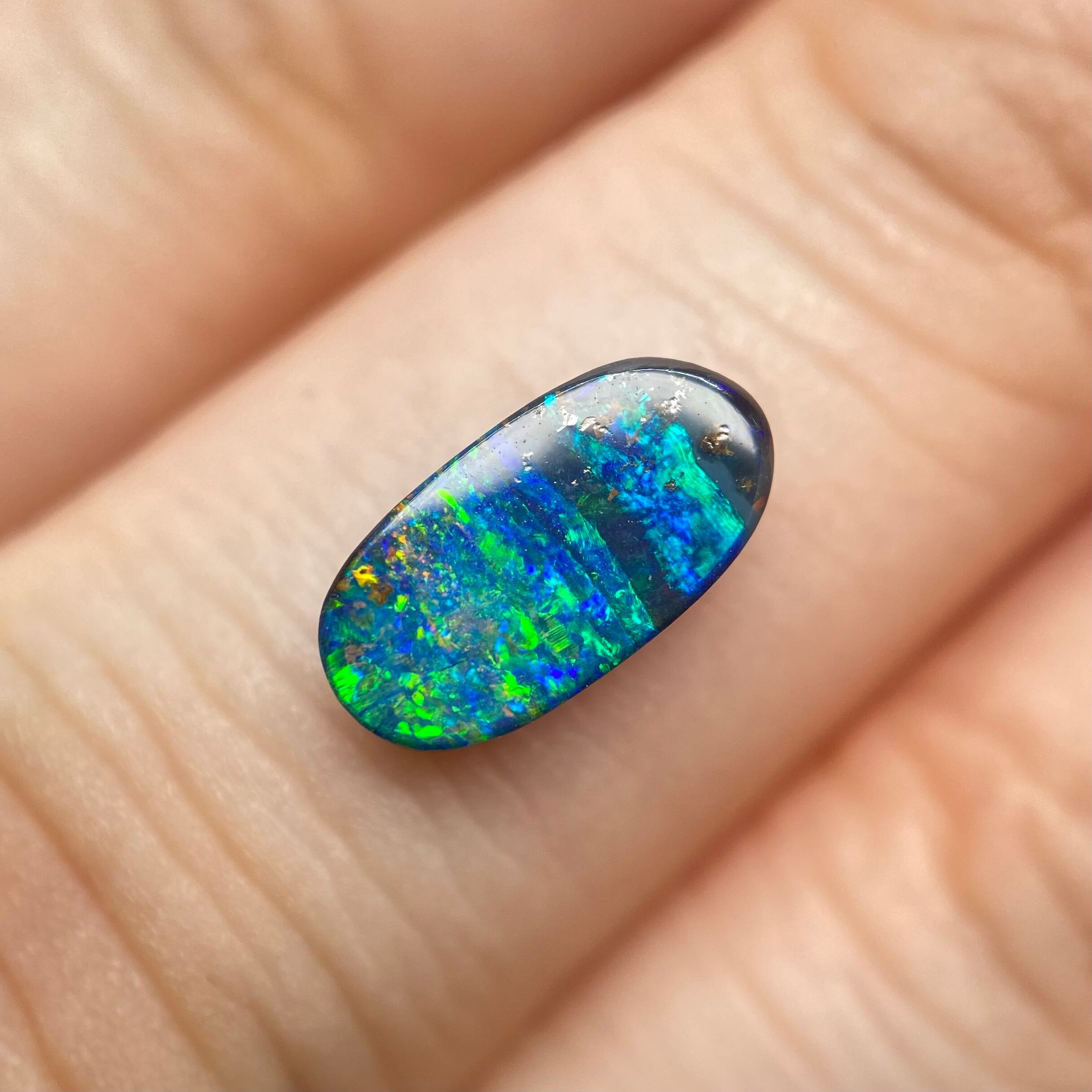 夜空と水面のバイカラーボルダーオパール