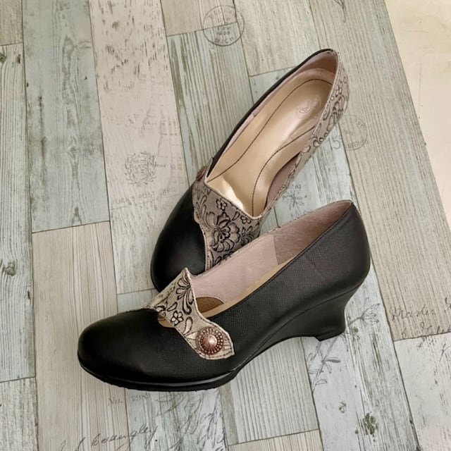 アンティークボタンラウンドトゥパンプス