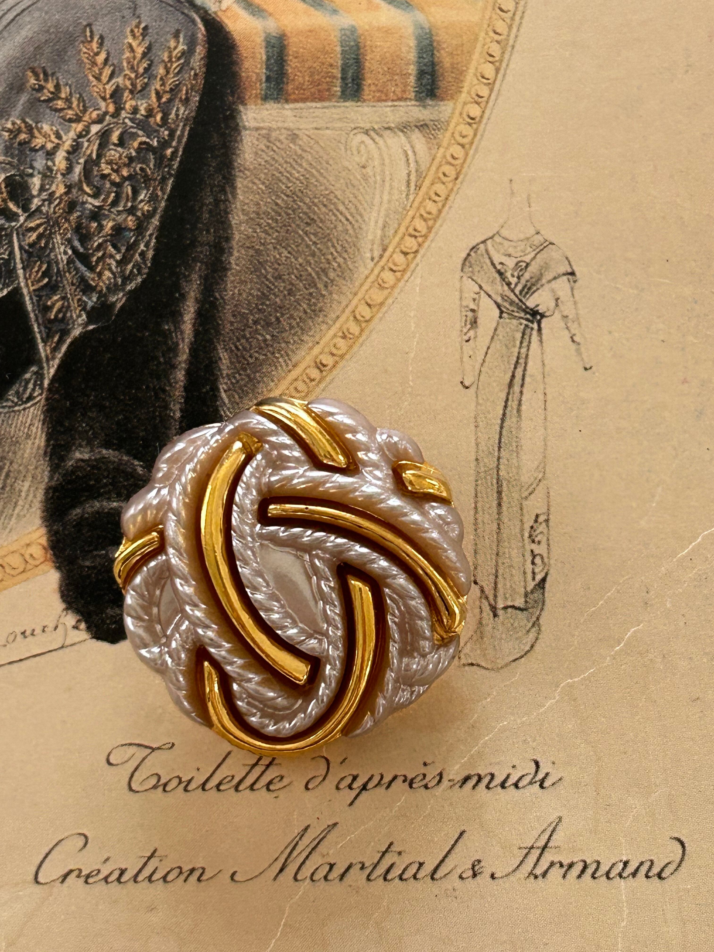 Japanese Vintage ボタン ピンクベージュ×ゴールド 29mm くすみカラー 昭和レトロ アクセサリーパーツ 装飾材 カルトナージュ