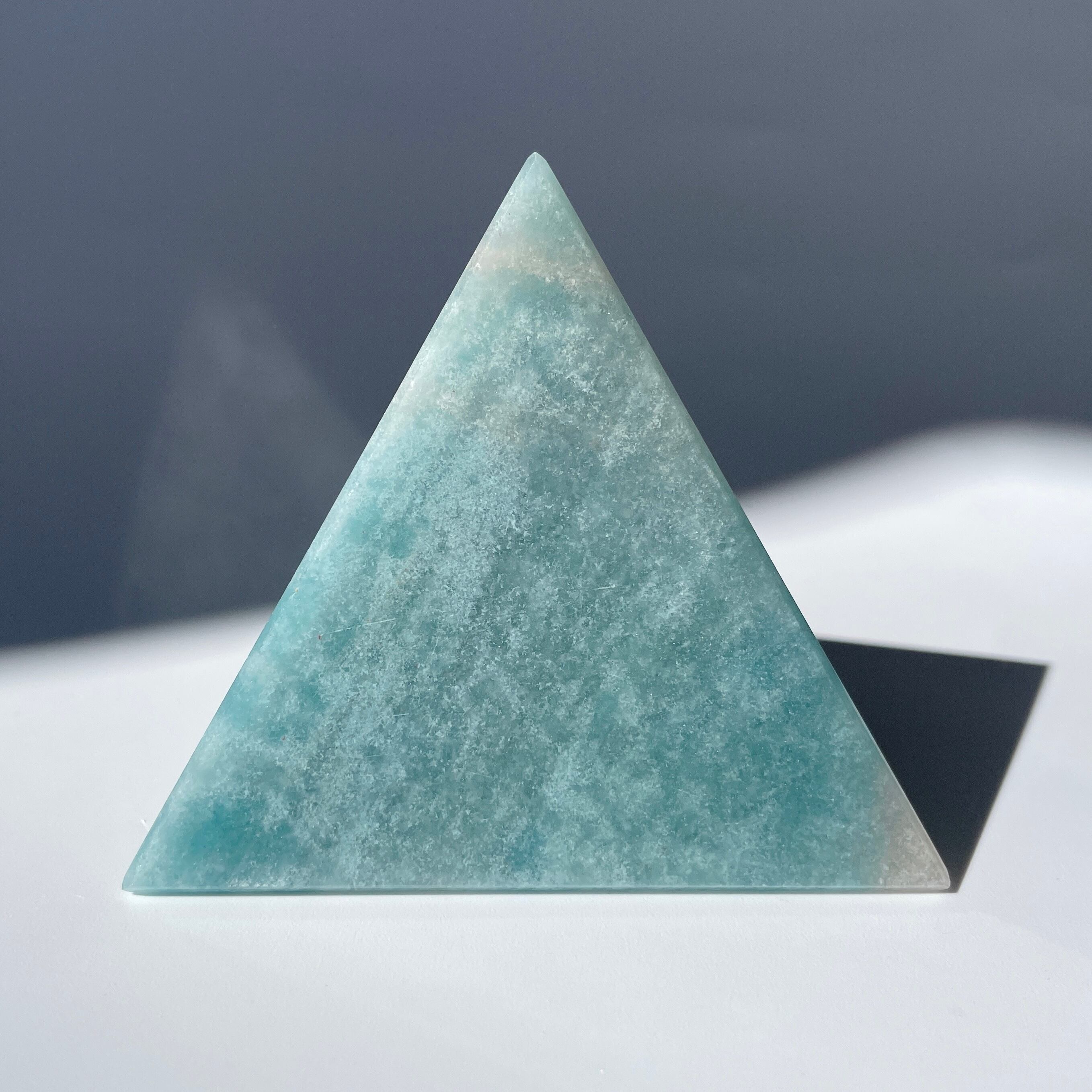 トロレアイト　ピラミッド　天然石 トロレアイトインクォーツ（トロール石）ピラミッド02◇ Trolleite