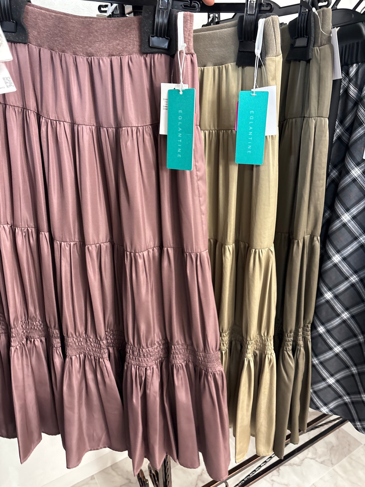 EGLANGTINE サテンティアードスカート　502043A7