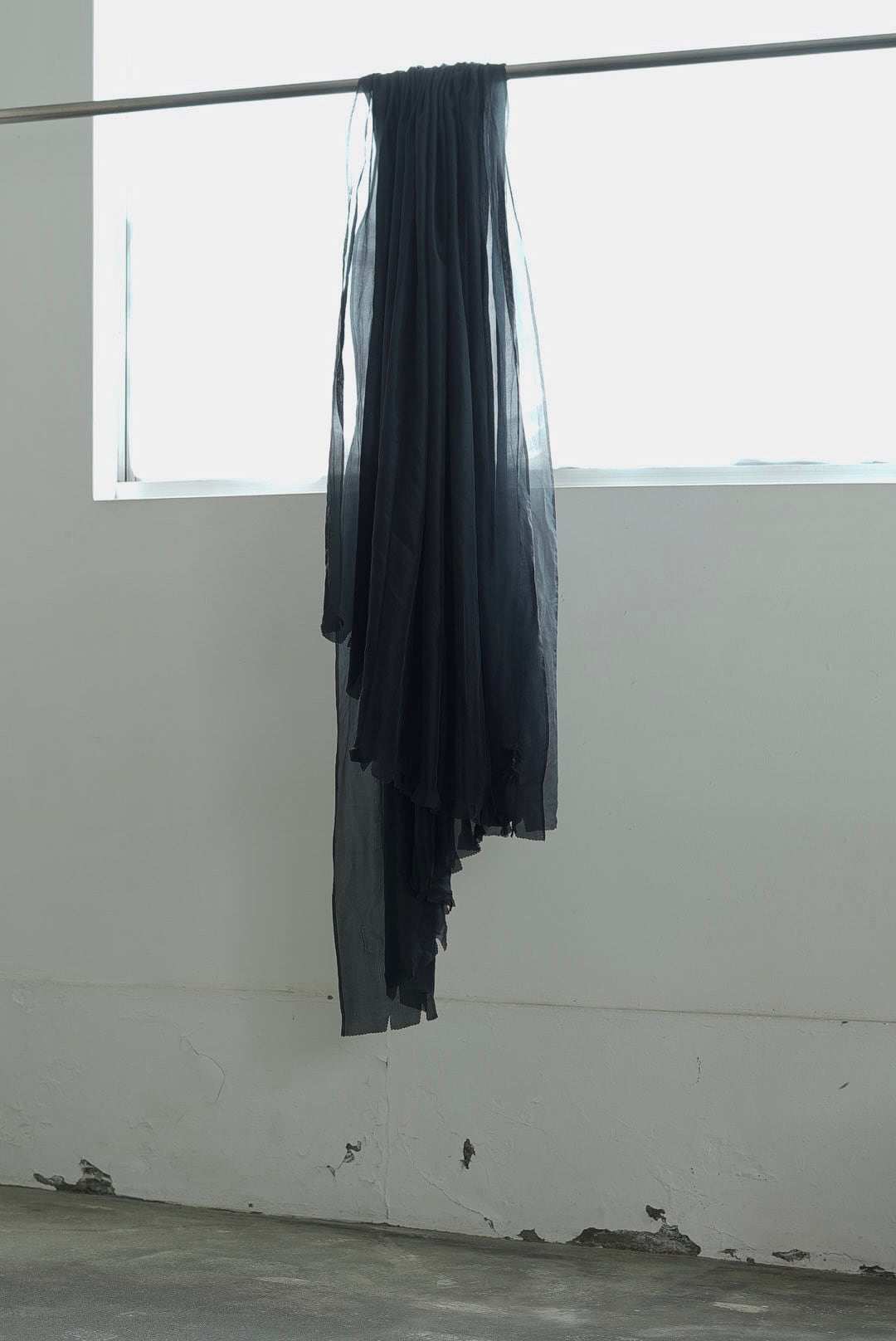 CHEZ VIDALENC - SILK SCARF / DARK GREY
