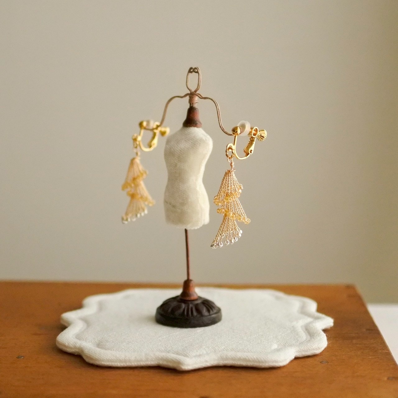 3,4月限定カラー「シャンパンゴールドシリーズ」律の風(りちのかぜ)小枝耳飾り ワイヤーアクセサリー