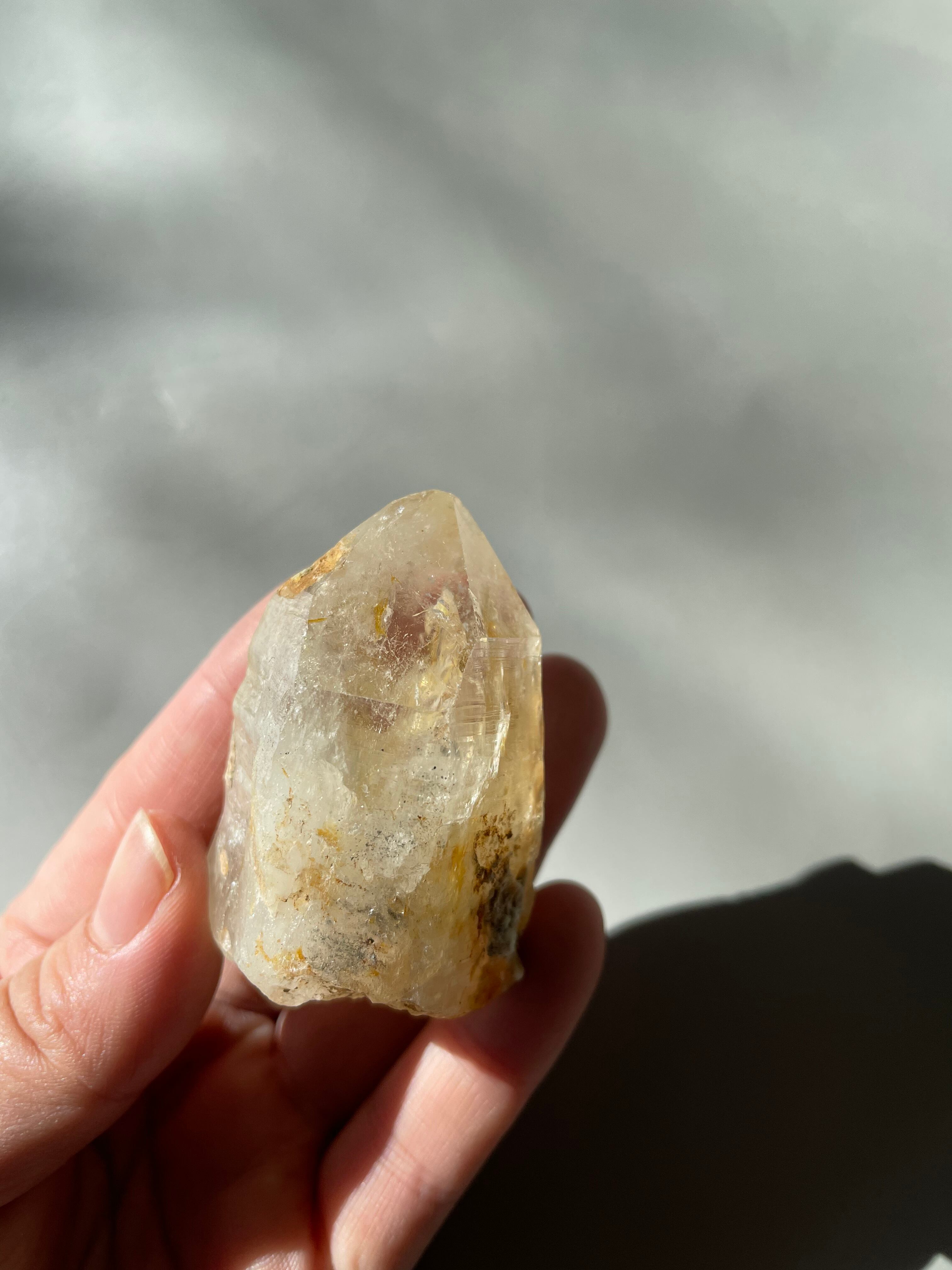 パキスタン　ギルギット　スカルドゥ産　ゴールデンヒーラー　虹　曲がり水晶　マイカ