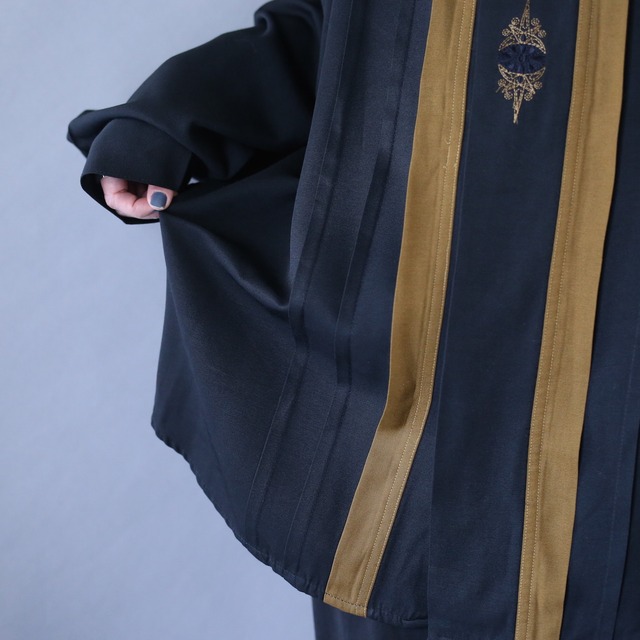 "刺繍" pleats and switching color design over silhouette fry-front shirt