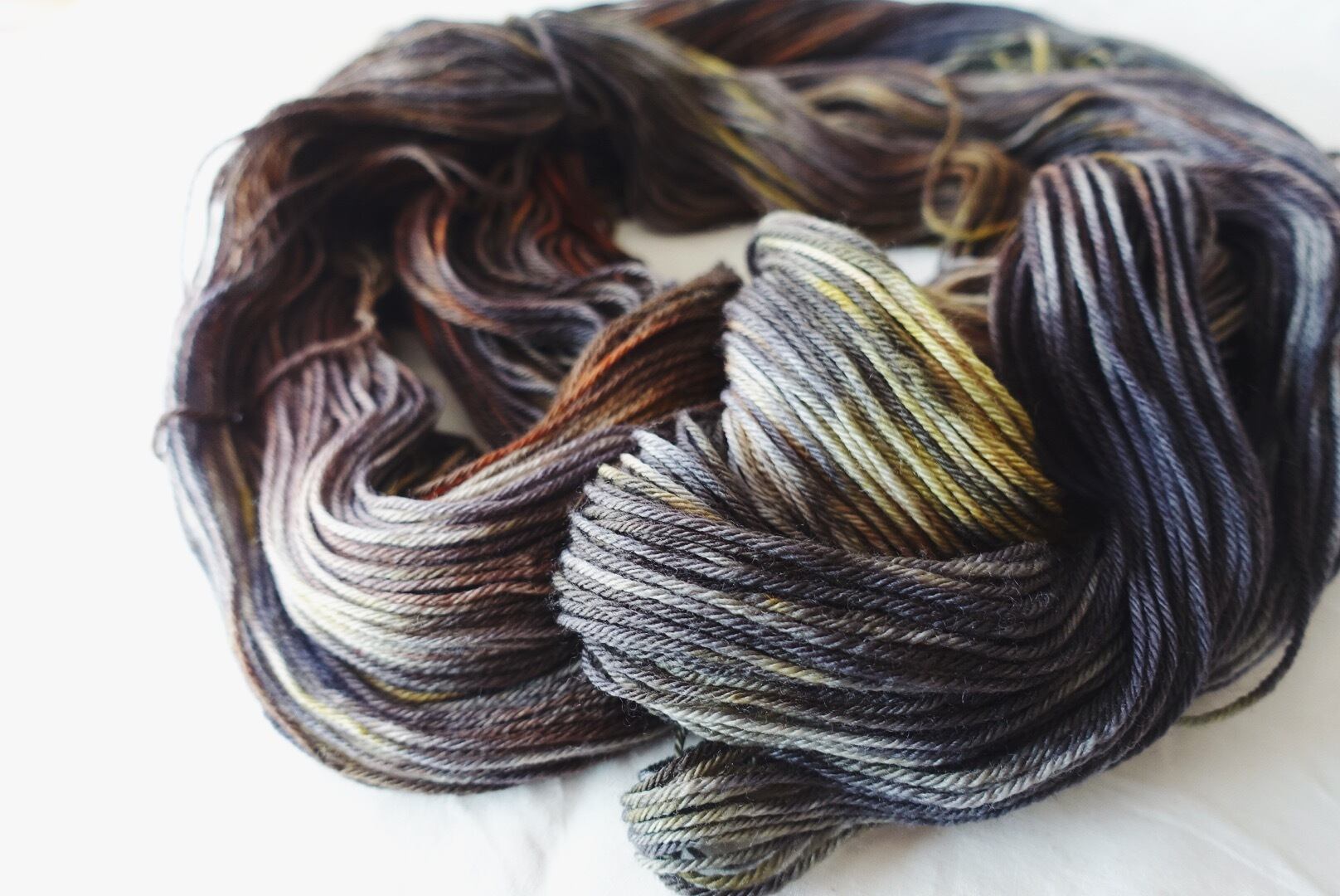 手染め素材 566 手染め毛糸]SperwashMerino100_4PLY_サビ猫 | 手染め毛糸のYaoskep Yarn