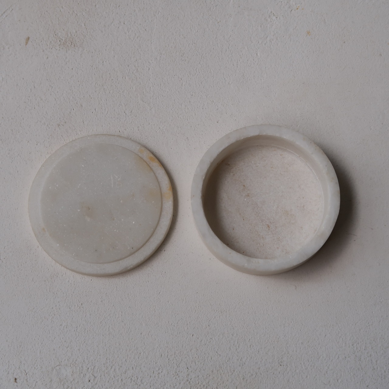 白いお花のケース