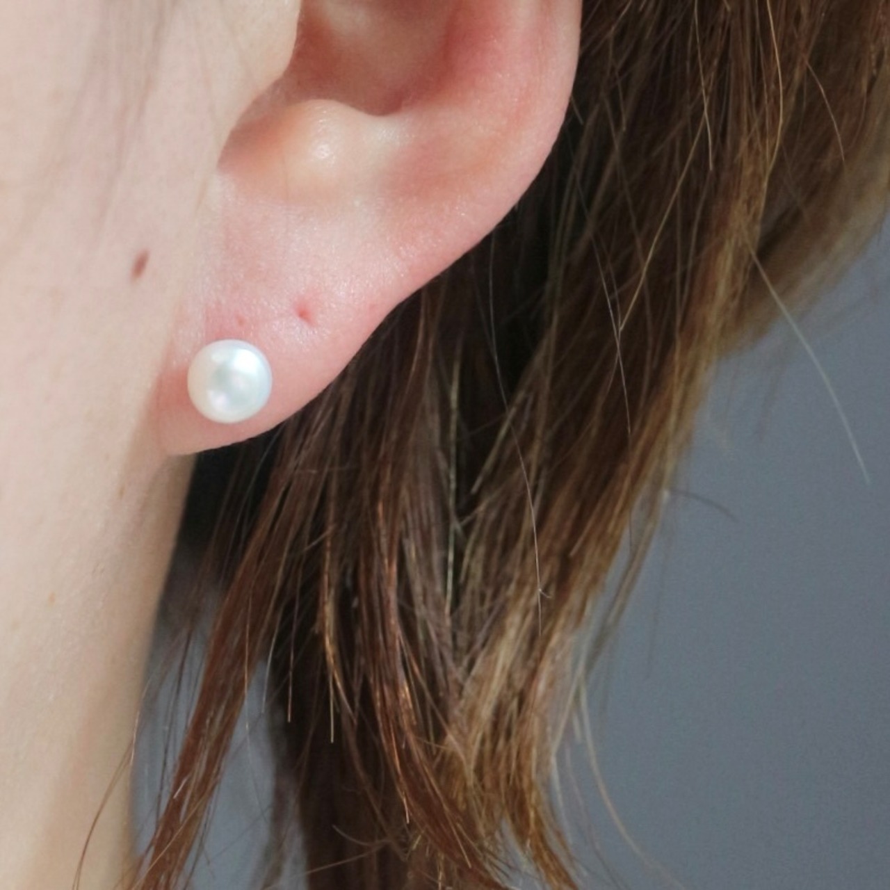 一粒ホワイト淡水パールピアス