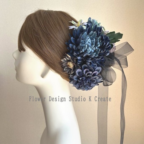 青い菊と薔薇のヘッドドレス　リボン　髪飾り　成人式　入学式　卒業式　和装婚　結婚式　青　紺　ネイビー　花　チュール　前撮り　成人式髪飾り　