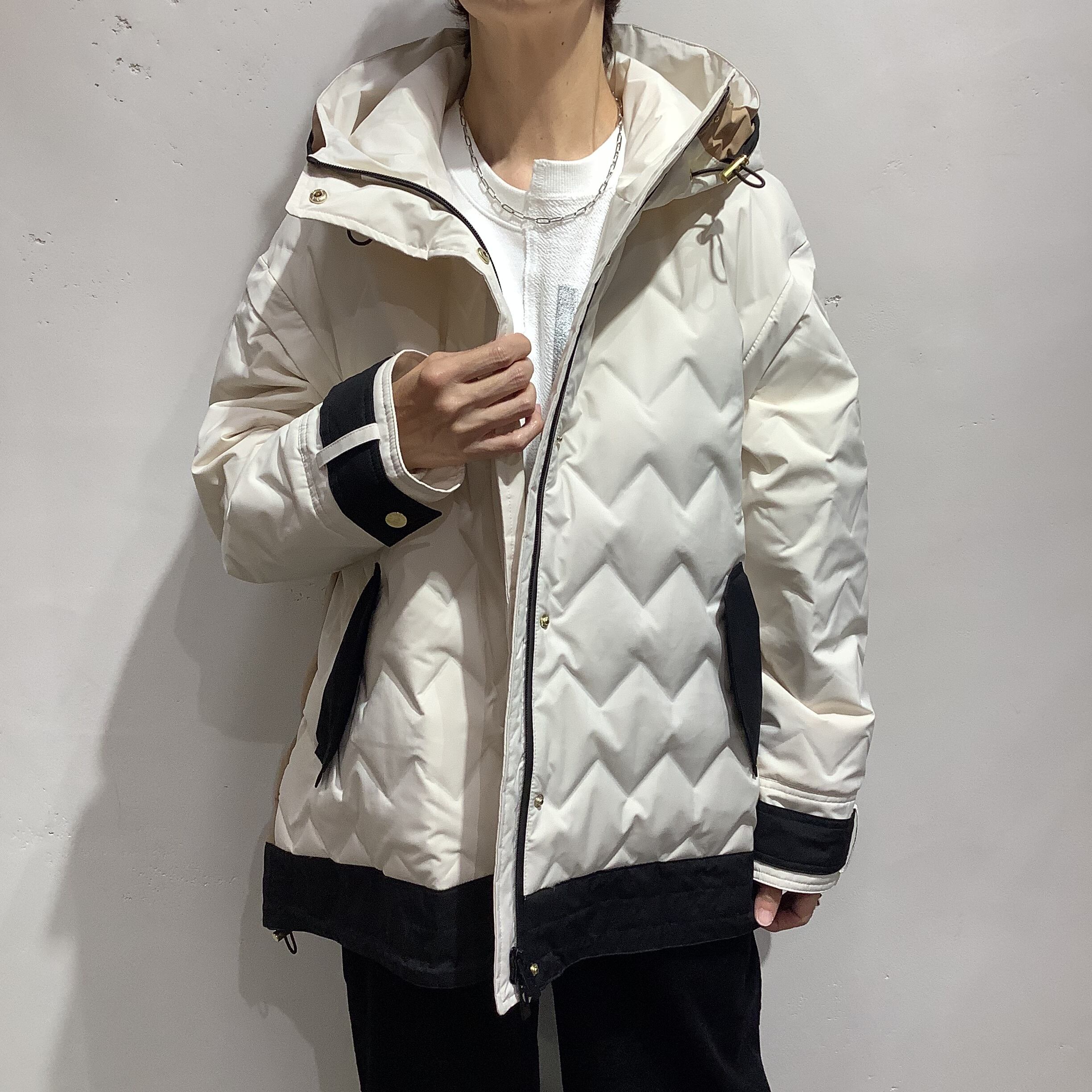 のりリズレーRISLEY デザイン パーカー ホワイト(タグ付) のり様専用リズレーRISLEY デザイン パーカー ホワイト(タグ付) のり