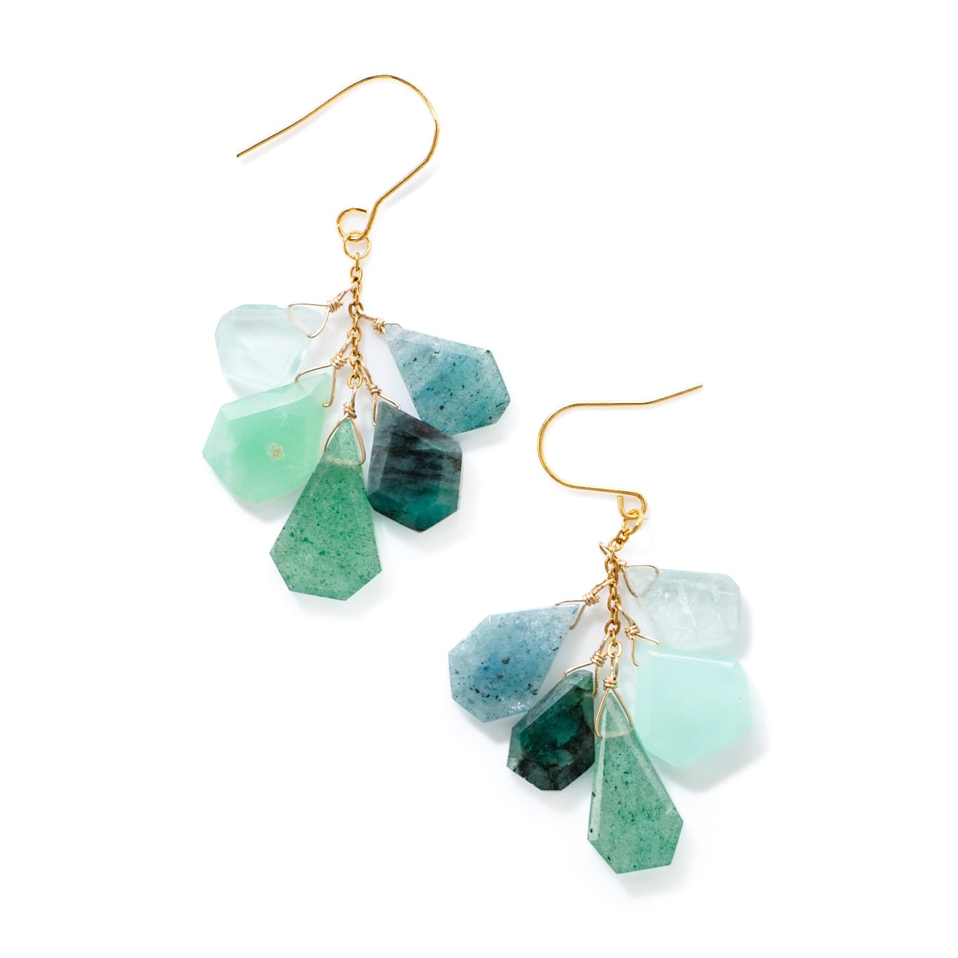 天然石の揺れる新緑ピアス グリーンストロベリークォーツ、クリソプレーズ、エメラルド、フローライト