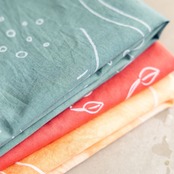 季節の草花で染める "てぃんさぐぬ花"スカーフ　- 黄 -