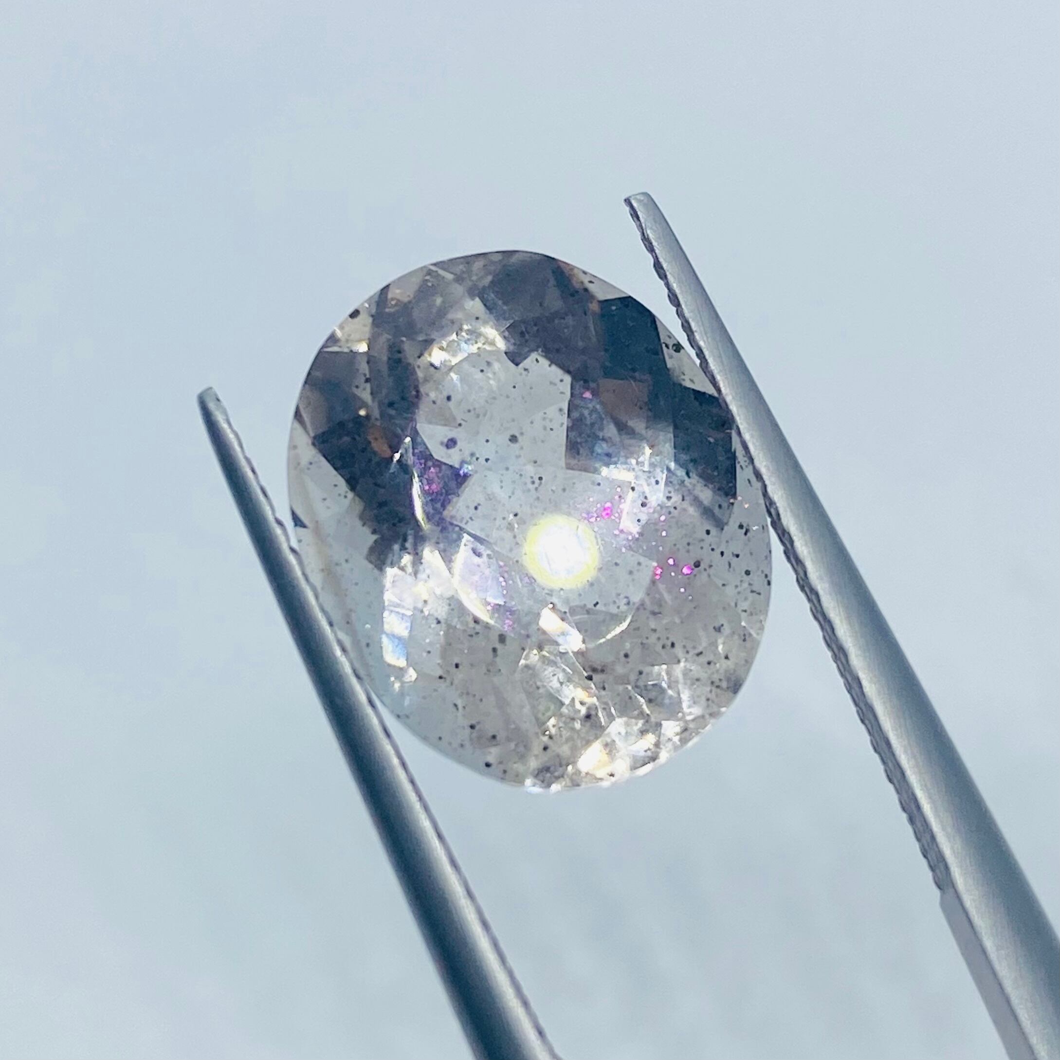 カットとキラキラピンクの美しいピンクファイアクオーツ