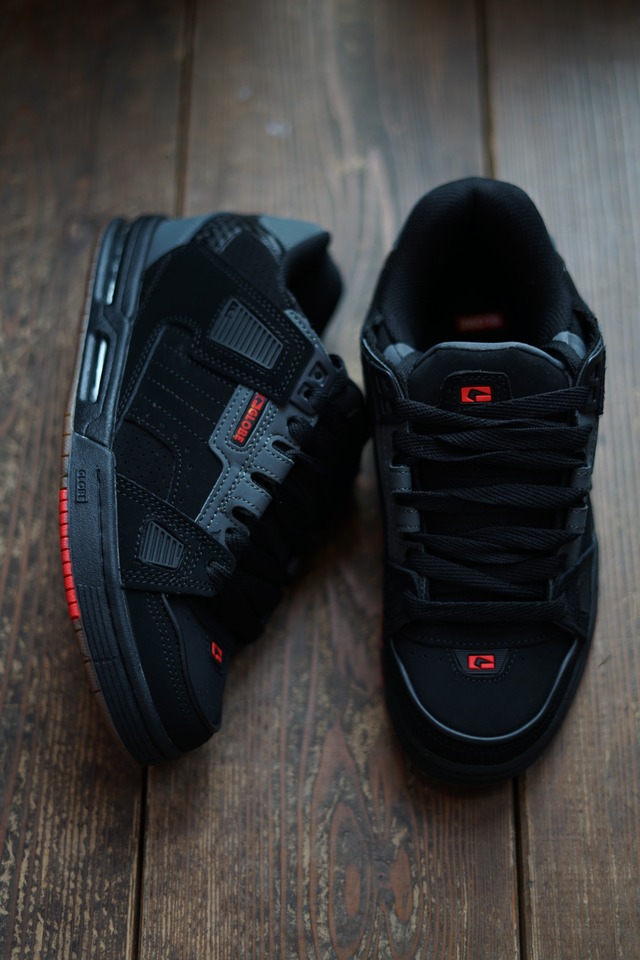 GLOBE " SABRE " Black/Charcoal/Red