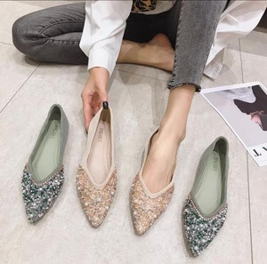 Half glitter pumps