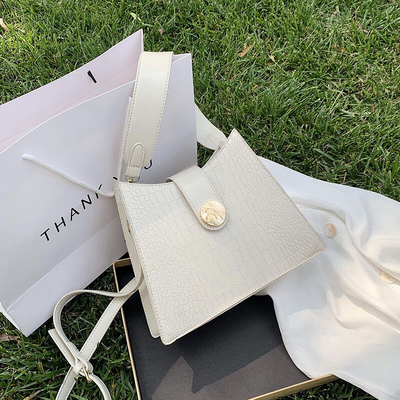 スモールバッグ女性バッグ2020新しい波夏ネット赤シンプルなシングルショルダーメッセンジャーバッグ野生の野生脇の下のバッグ Tiancai_Wing_Bag7204449