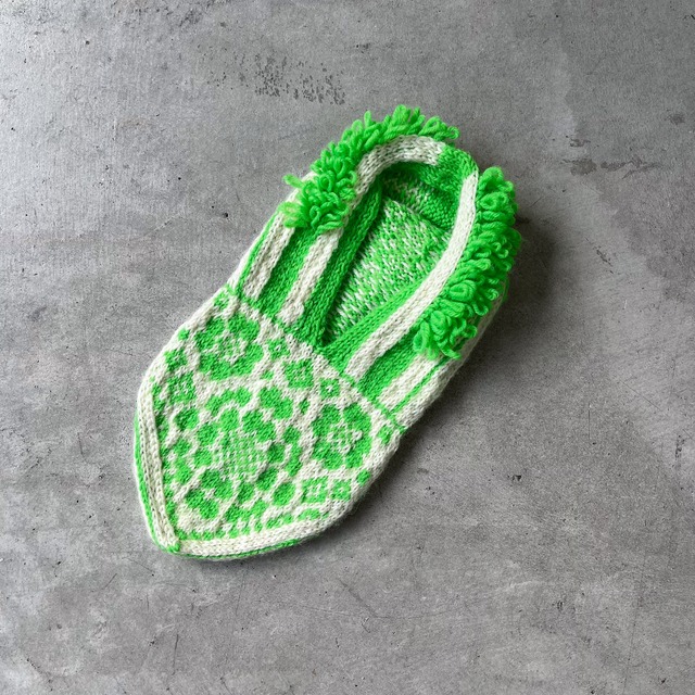 yuri yuko / “履くミトン” white base×neon green