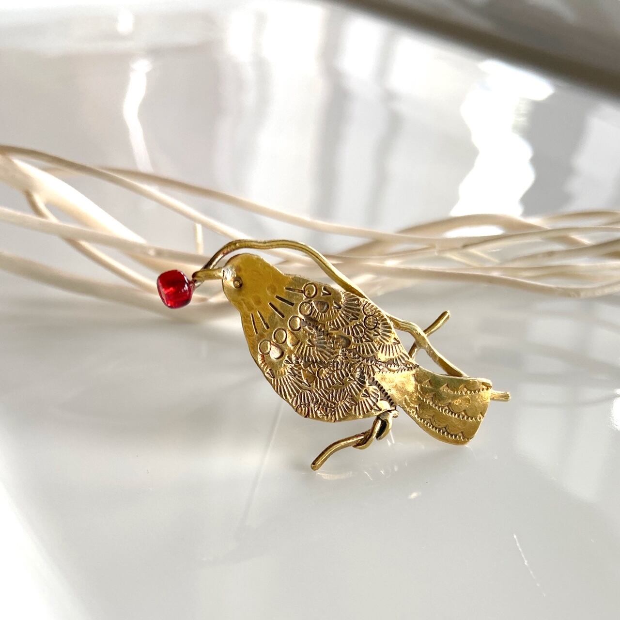 art jewelry marble　小鳥ブローチ