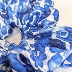 scrunchie -blue flower-