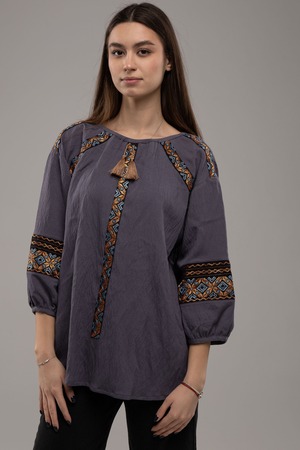 ウクライナ刺繍ヴィシヴァンカ　手刺繍　シルク糸　レディース・フリーサイズ