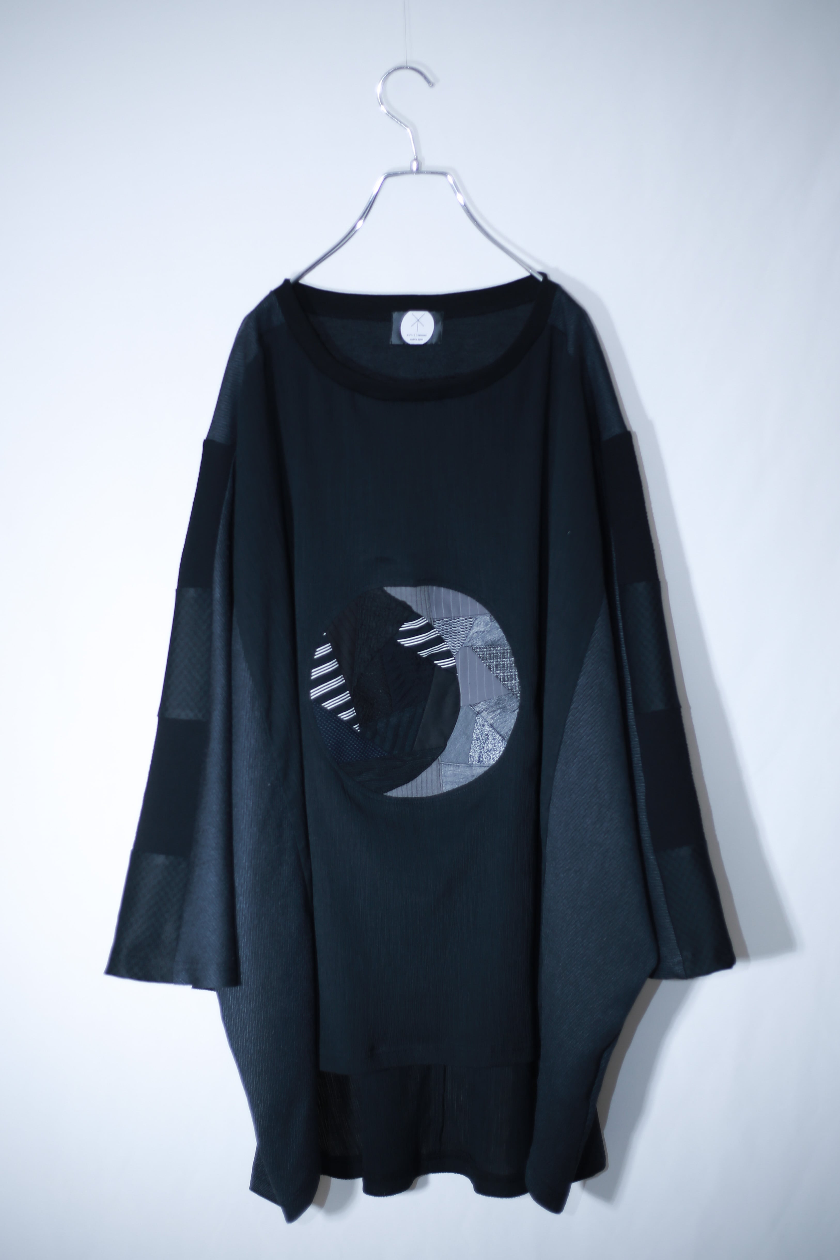 Wide-T-shirts ○ crescent moon (black)