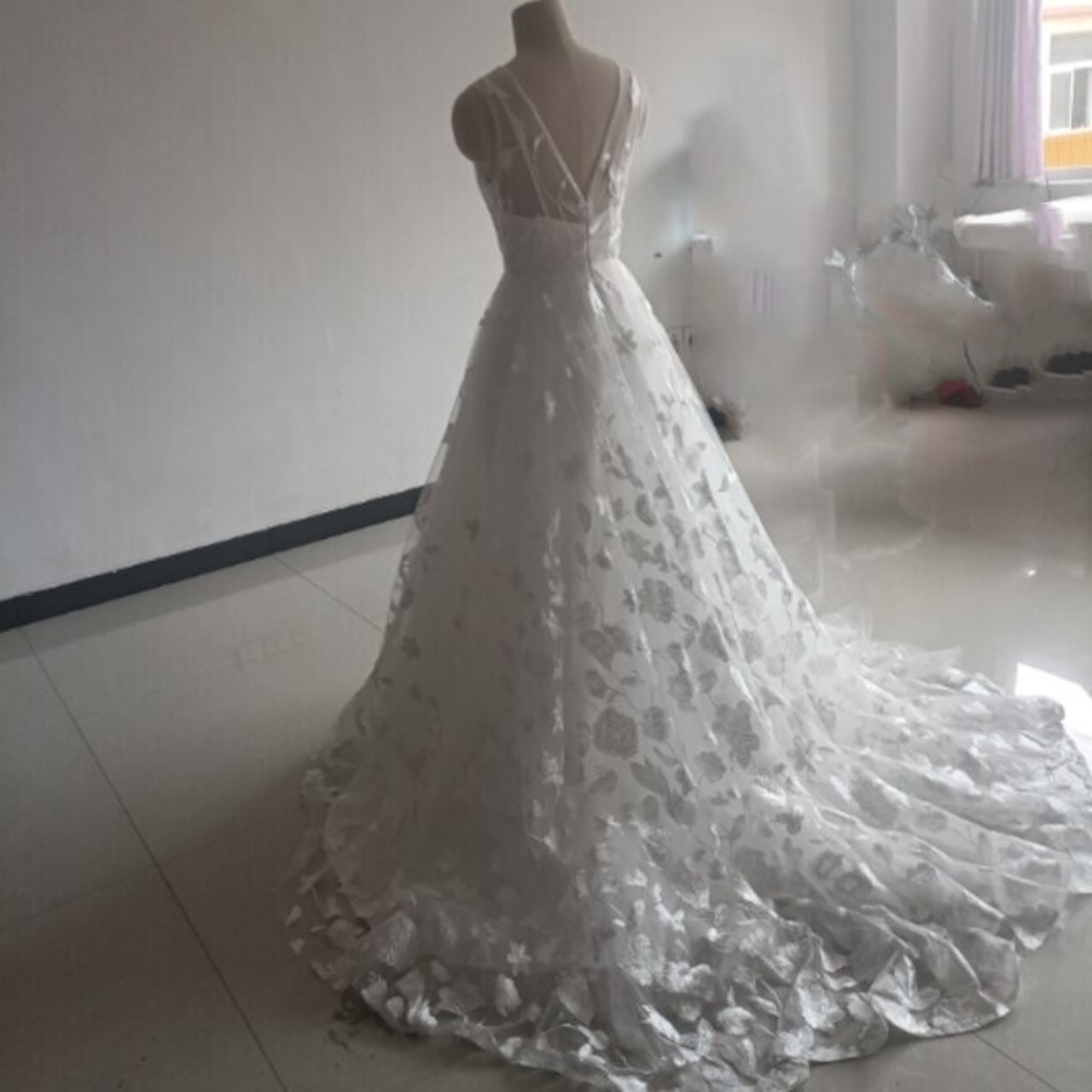 フランス風 Vネック レース ウエディングドレス 挙式/披露宴 前撮り  