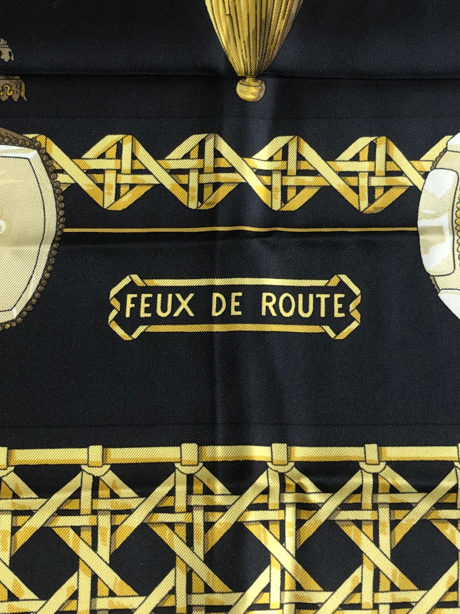 HERMES ヴィンテージ エルメス スカーフ カレ HERMES エルメス スカーフ ブラック ゴールド シルク カレ90 vintage