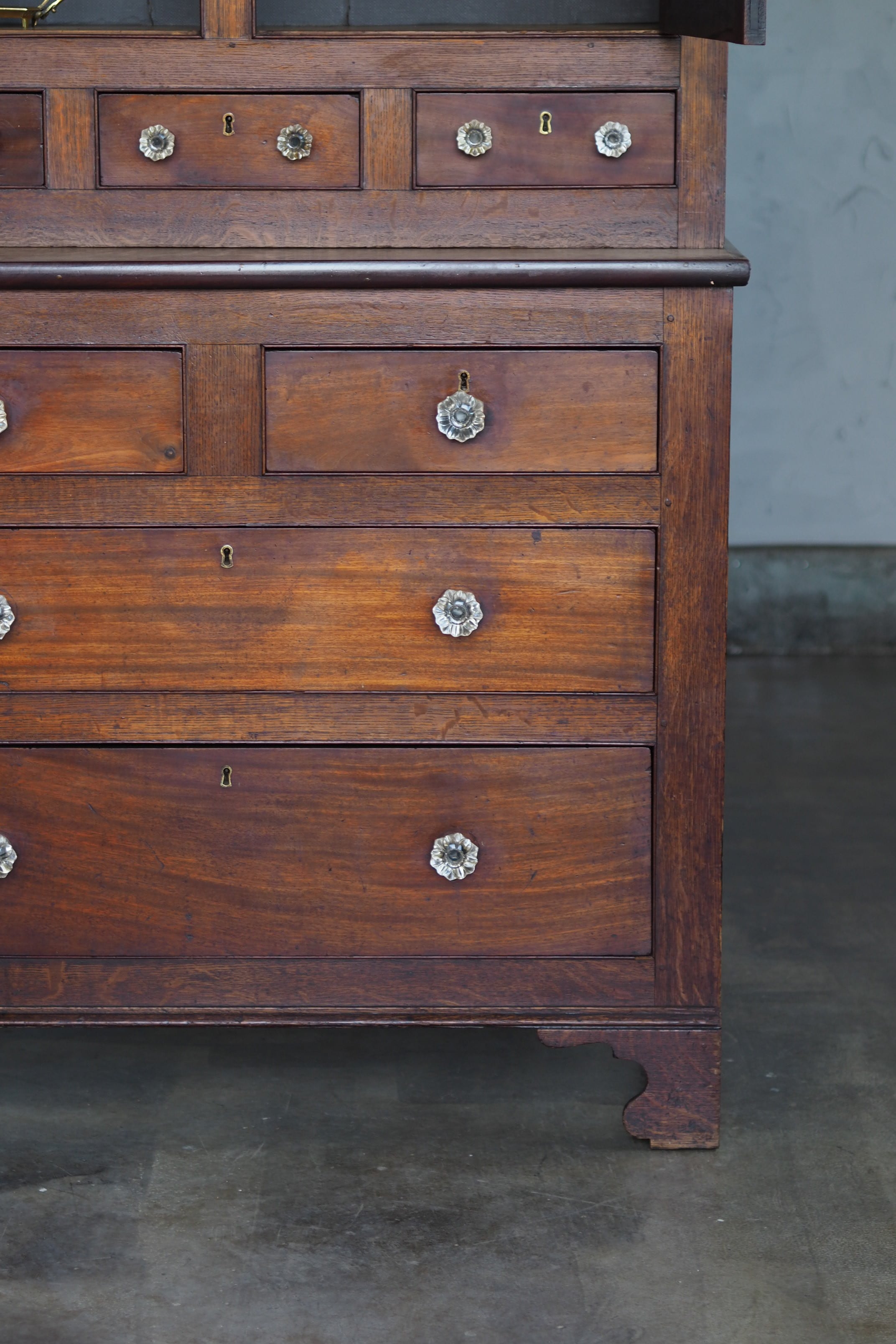 マホガニーガラスカップボード-antique mahogany cupboard