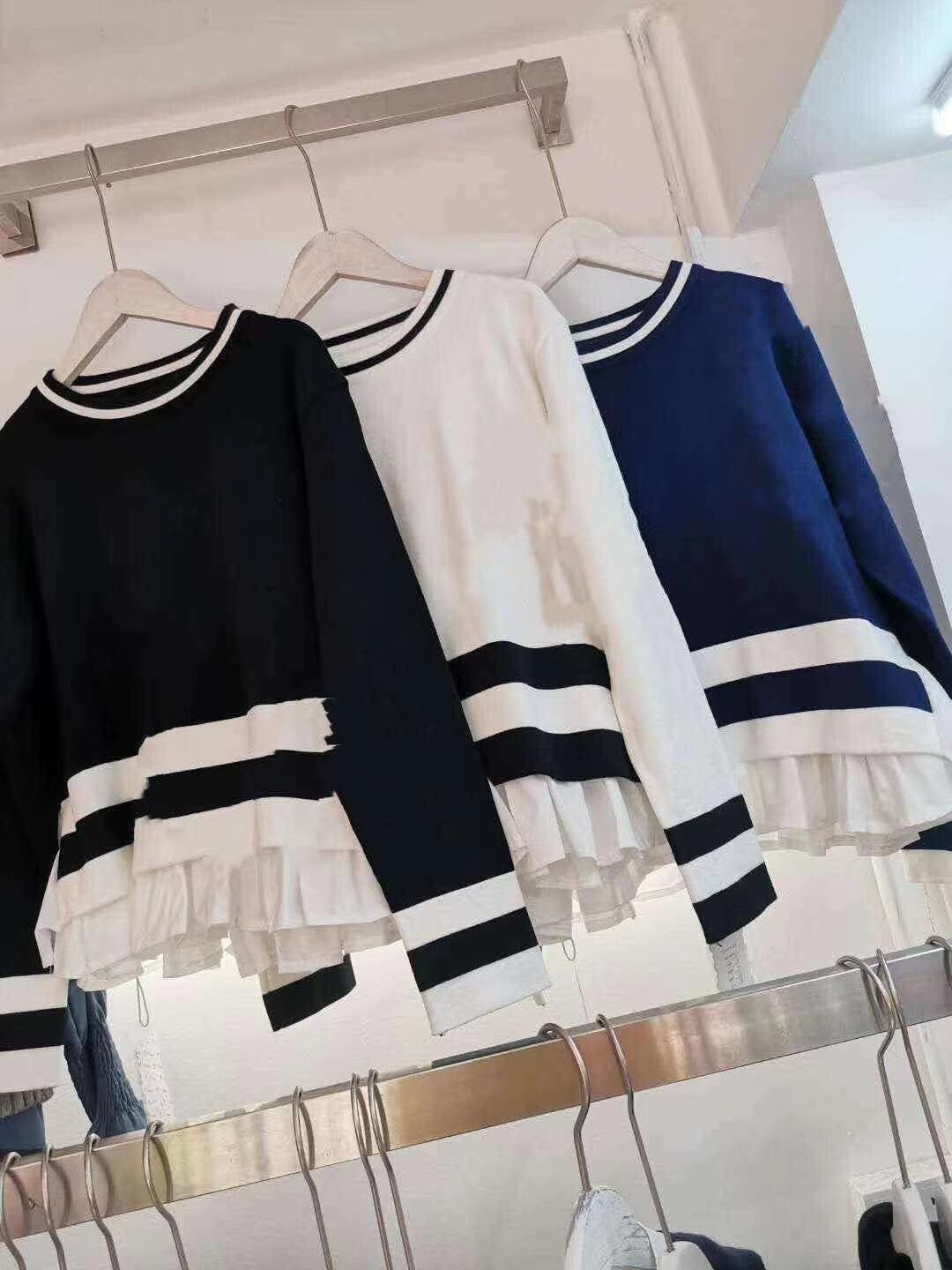 裾フレアトップス