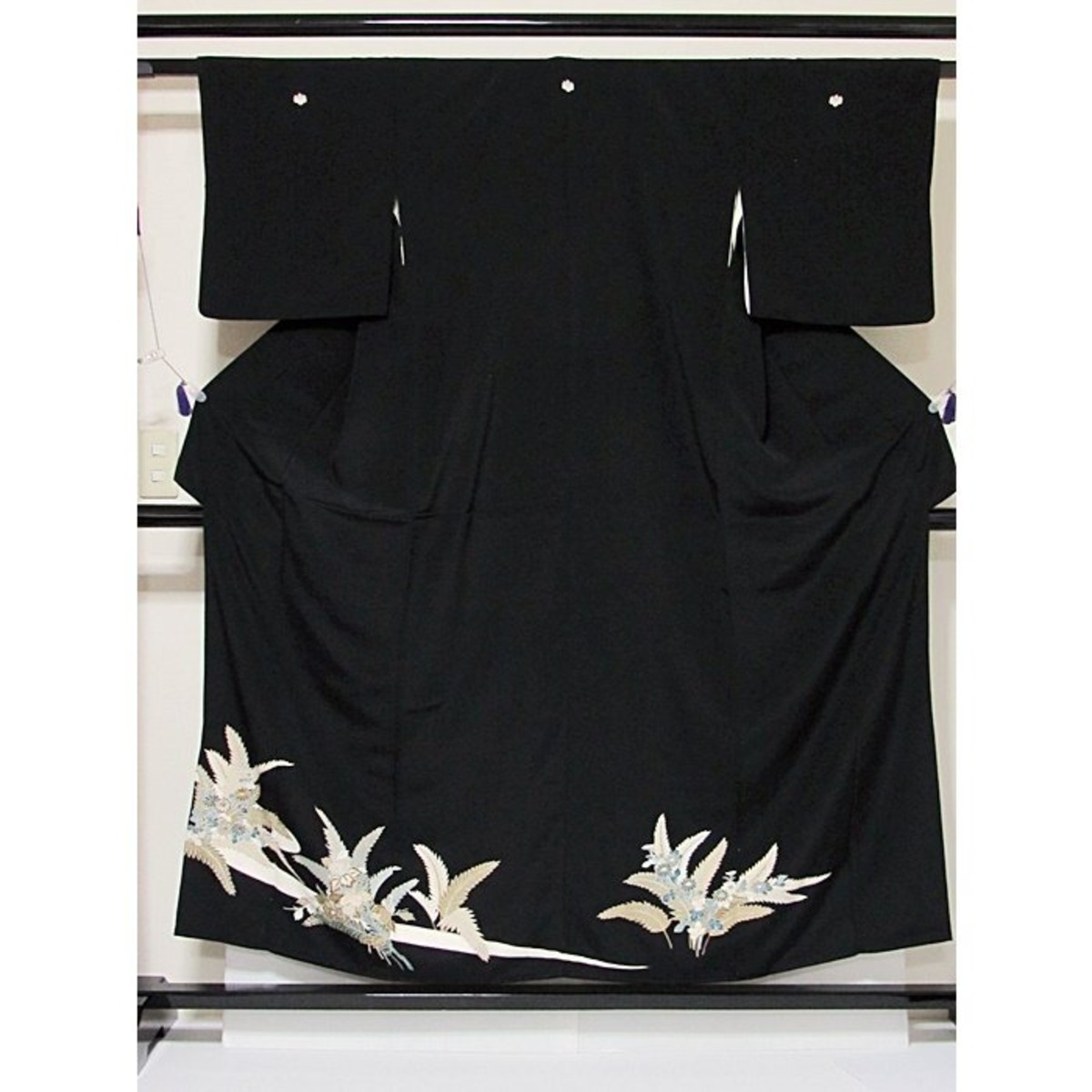 黒留袖 一越 比翼なし 刺繍 道長に桐 菊 シダ 152cm前後ベスト 