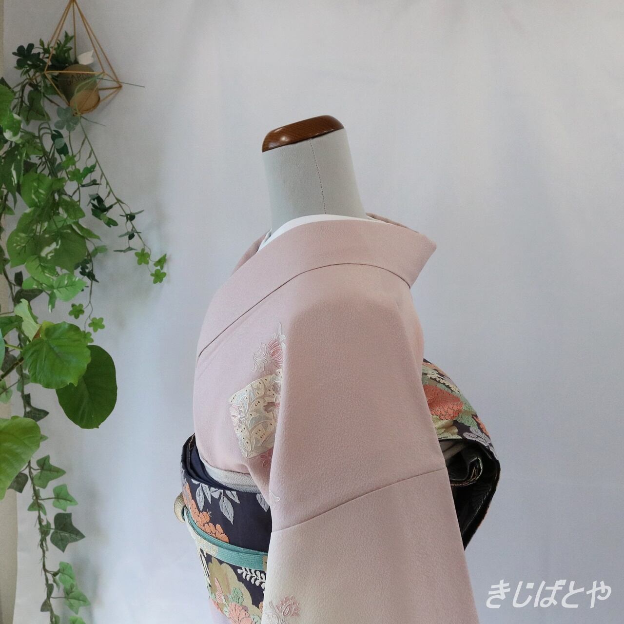 総絞り 付下げ 訪問着 利休鼠色 花紋刺繍と蔦 ❣️袷仕立上り❣️ 楽天市場】仕立て付き 刺繍訪問着 胡蝶蘭 新品 未仕立品 総刺繍