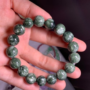 1.艶が綺麗✩セラフィナイトブレスレット