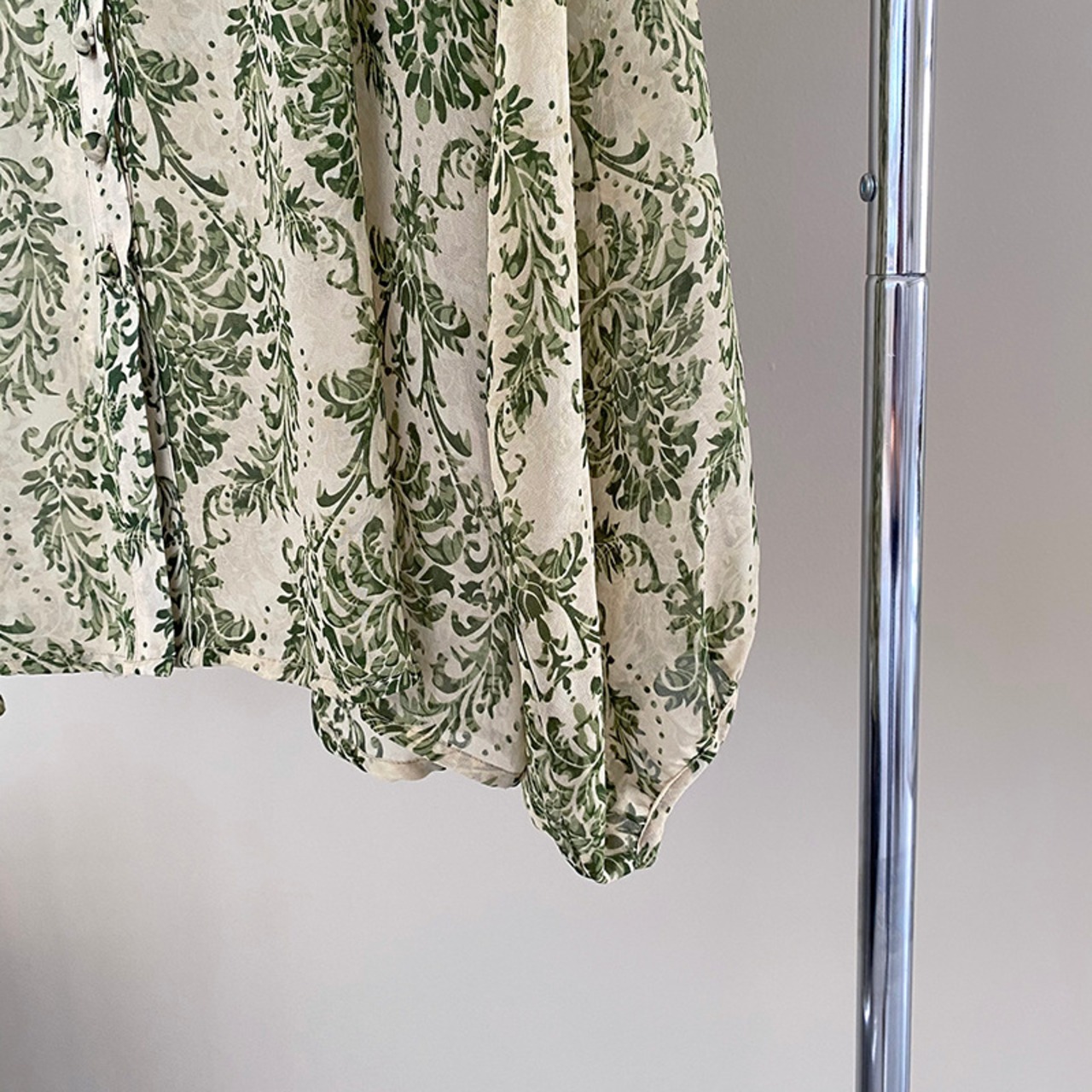 ダマスク柄Vネックブラウス W01259