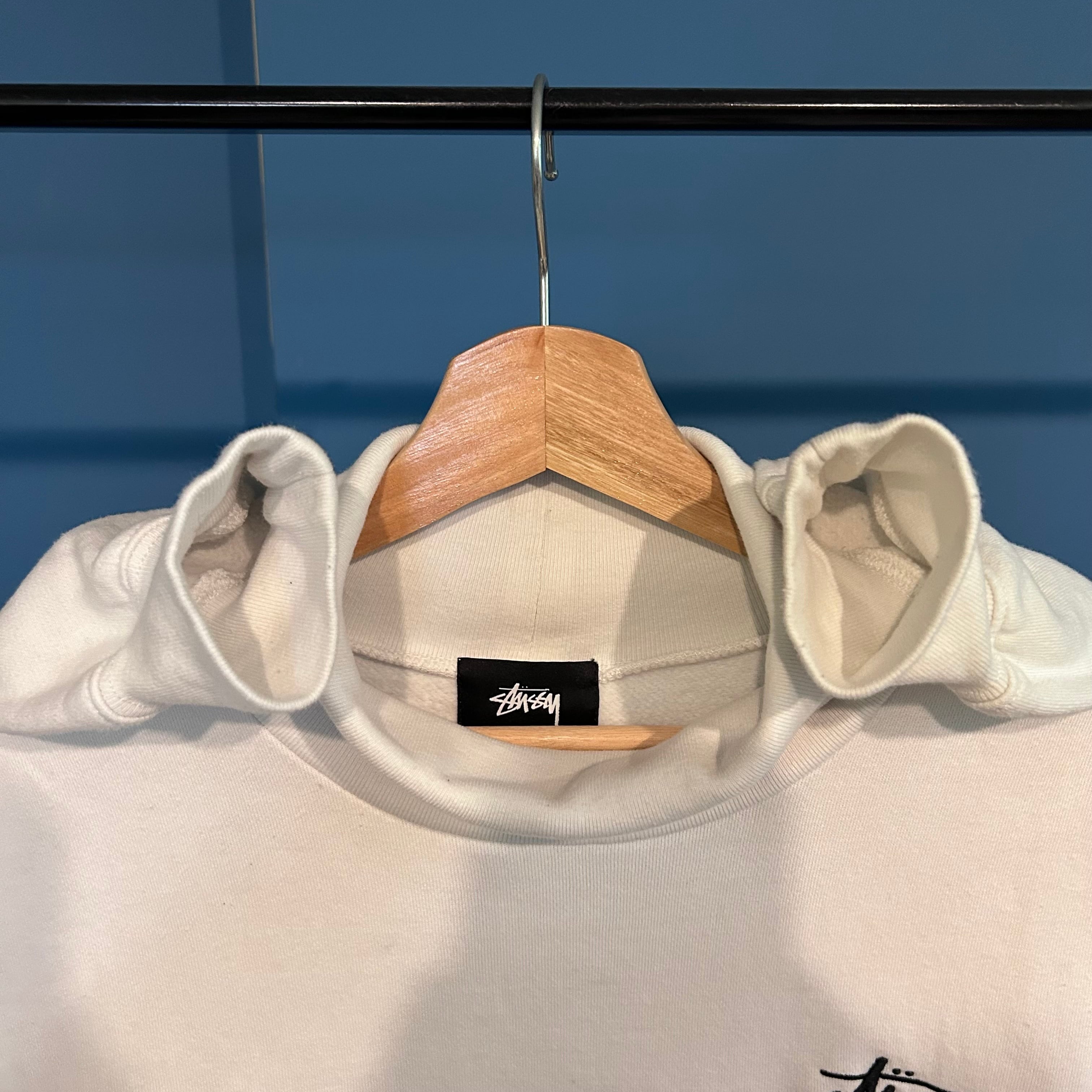 STUSSY】ステューシー スウェット ハイネック ワンポイント刺繍 STUSSY】ステューシー スウェット ハイネック ワンポイント刺繍