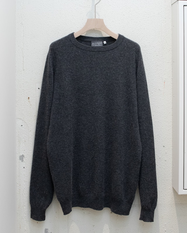 100% cashmere crew neck knit / From EUROPE