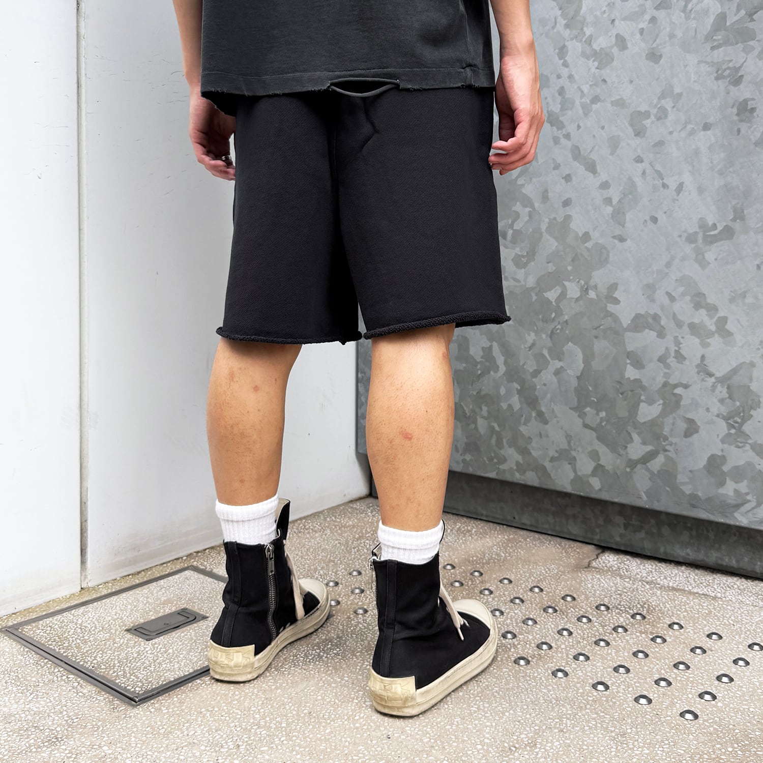 ASKYURSELF / CROSS RAW FLEECE SHORTS | HOLICK