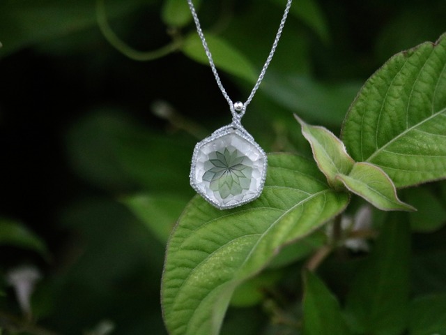 花曼荼羅六角水晶　ネックレス  silver