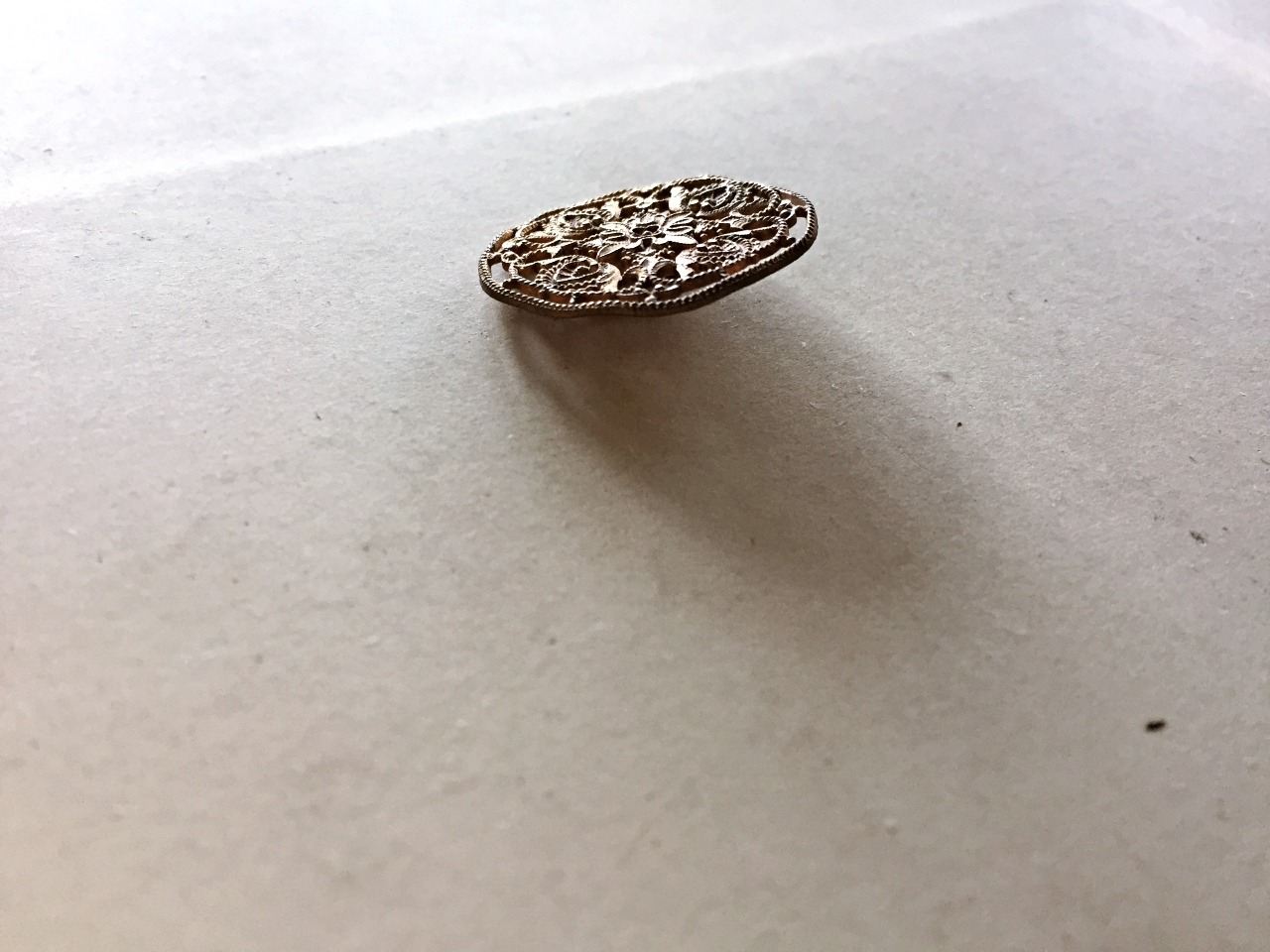 19世紀 フランス 2.6c 金の蘭と心臓型の葉と透かし彫りメタルボタン アンティーク