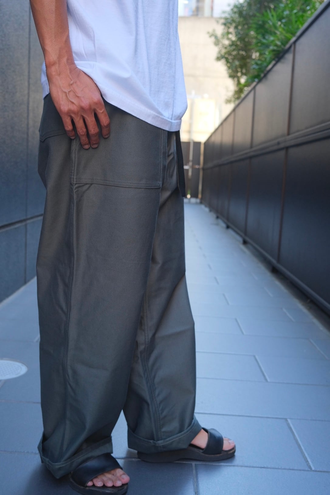TUKI(ツキ) /baker pants -sage green-(0152) | Signs