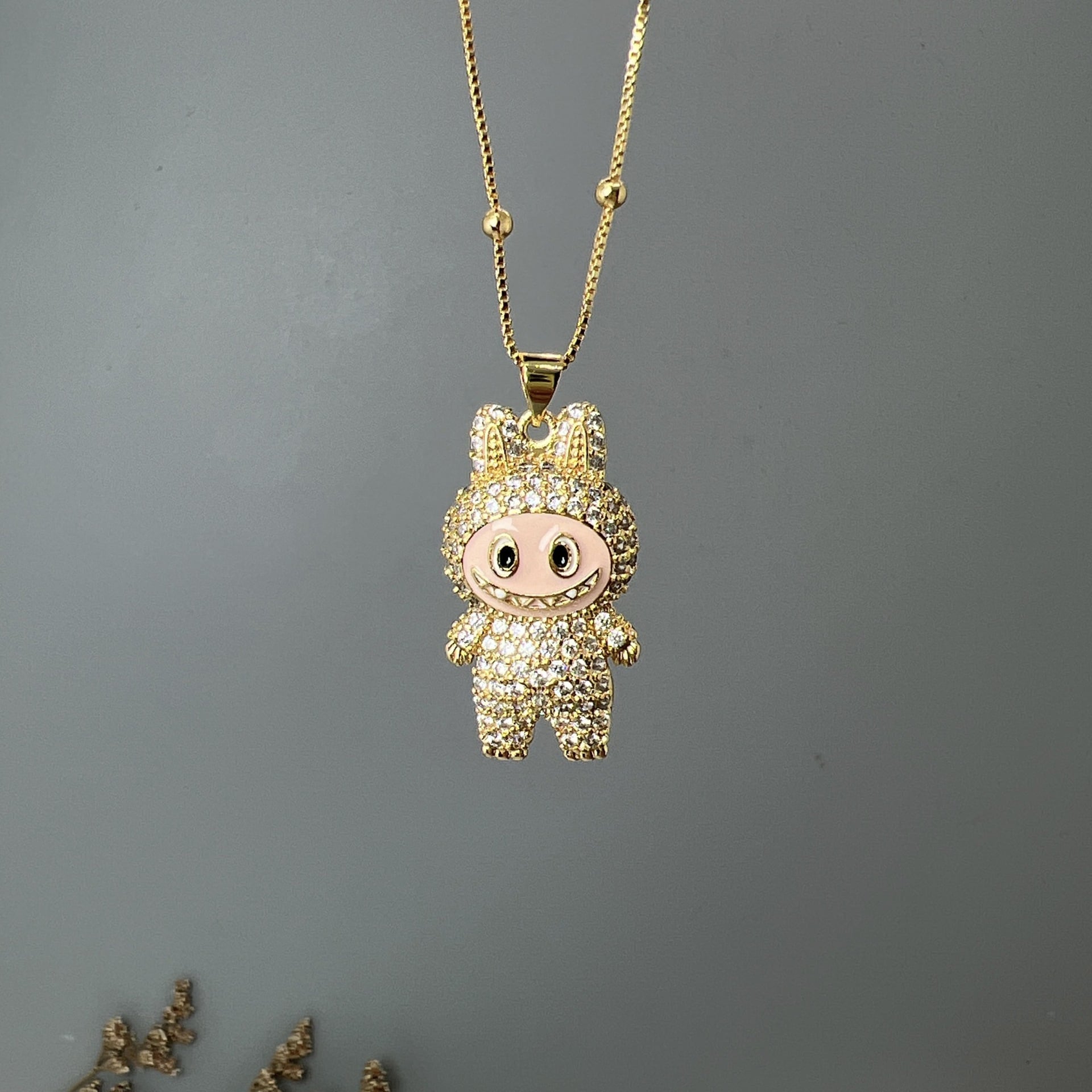 【ギフト包装可】LABUBU ラブブ ペンダントネックレス♪ キュートなデザイン ジルコニアがキラキラ 6色展開 サイズ調節可能 ネックレス ジルコニアが上品に輝く 5色展開 友チョコ・プチギフトにも